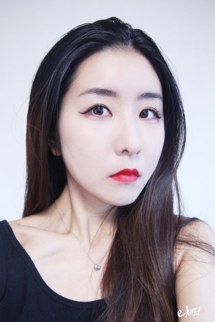 입생로랑 루쥬 쀠르 꾸뛰르로 한 원더걸스 유빈 메이크업