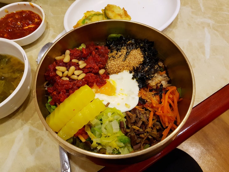 전주 서노송동/전주시청 '백송회관' 육회, 비빔밥