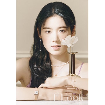 정은채 화보 속 로즈몽 시계 & 주얼리 연말 모임 스타일링하기 좋아