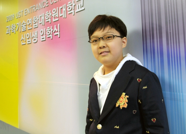 '천재소년' 송유근, 원심 뒤집고 학생신분 유지…법원 