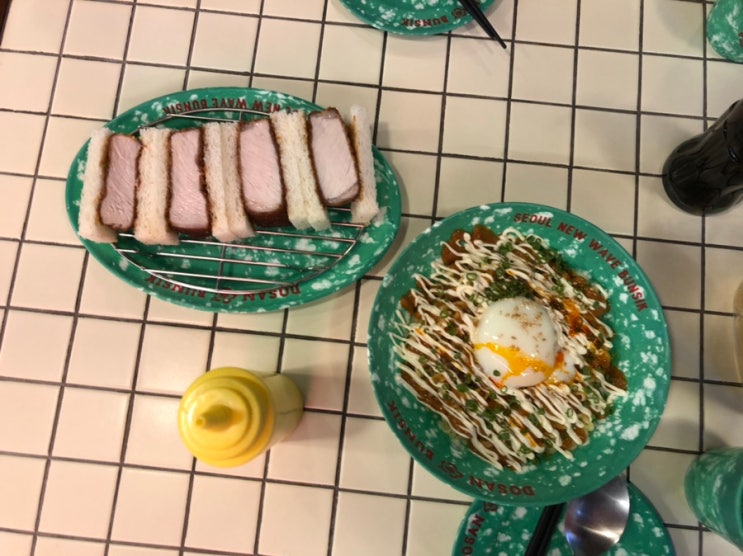 신사 가로수길 맛집, 도산분식 돈까스샌드 비빔면 육회김밥 떡볶이