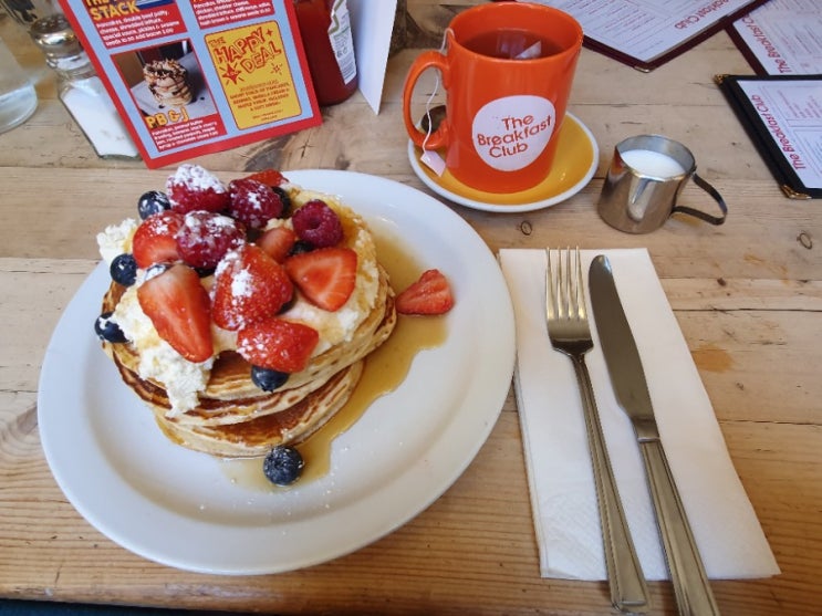 [유럽여행]5.4 EAT,the green man 축구펍,the breakfast club,소호스텔 세탁이용