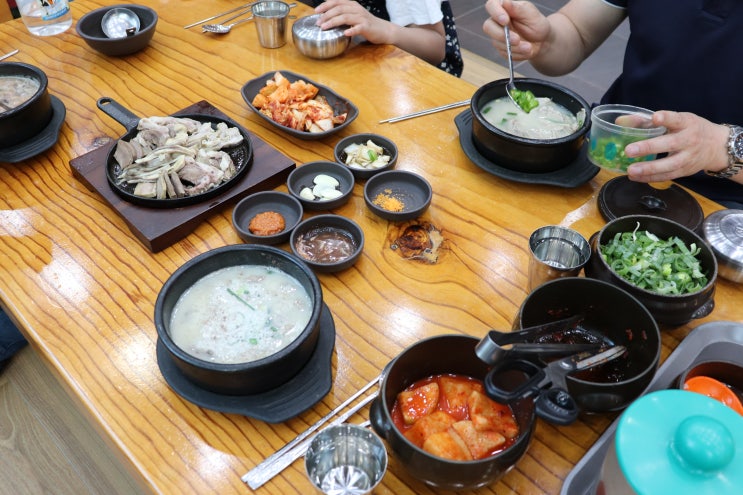 동탄 반송동 맛집 , 윤가네토종순대국 국물이 진국, 맛 좋다(Bonus 홍진영 오늘밤에 )