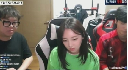 [한국남자]생방송 도중 19금 발언한 BJ 감스트…인터넷방송갤러리 ‘발칵’