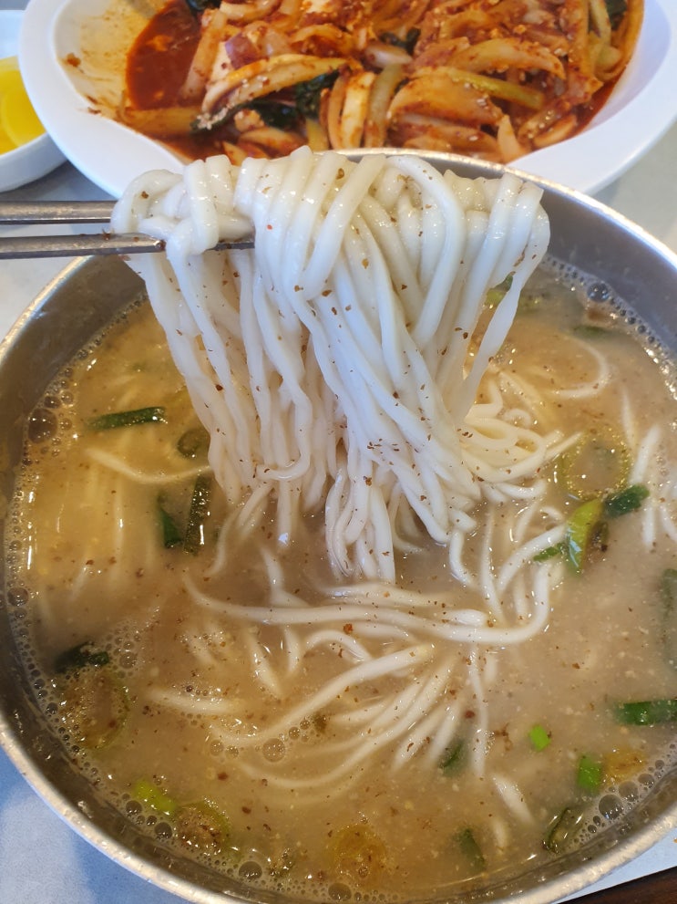 [대전 칼국수 맛집] 월평동 신도칼국수 / 50년으로 깊게 우려진 맛의 역사