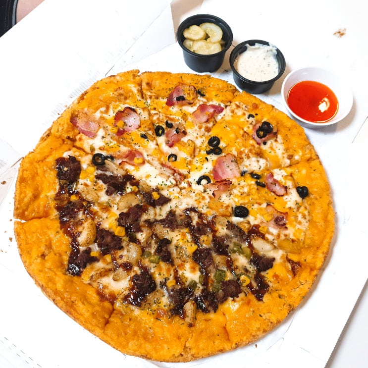 [배달음식/반올림피자샵] 소보로 도우 필수! 반올림피자샵 반반피자 : 치즈후라이, 통마늘불고기