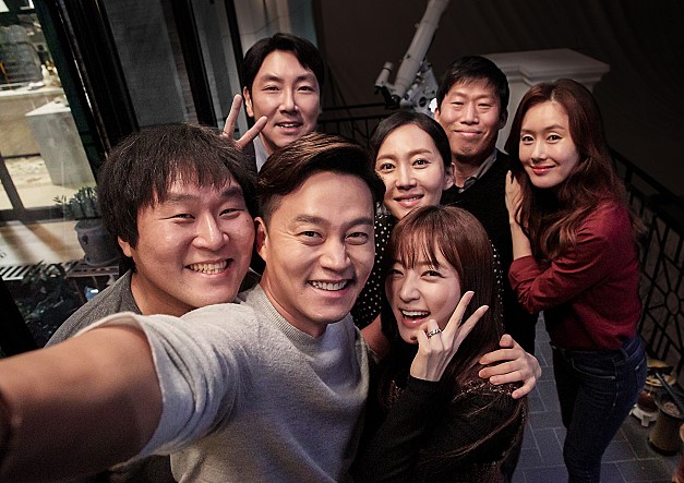 완벽한 타인 결말 아쉽지만 연극적 구성 매력