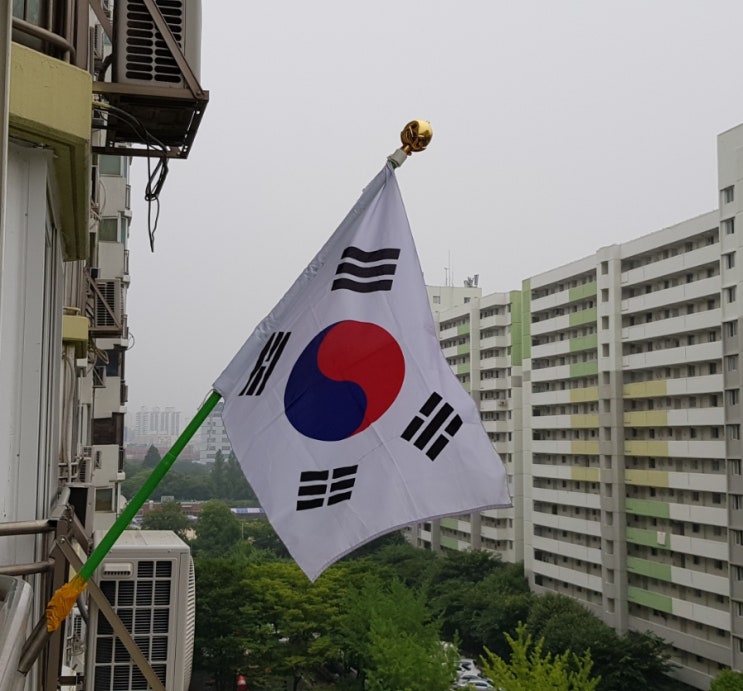 제헌절 태극기를 게양했어요.