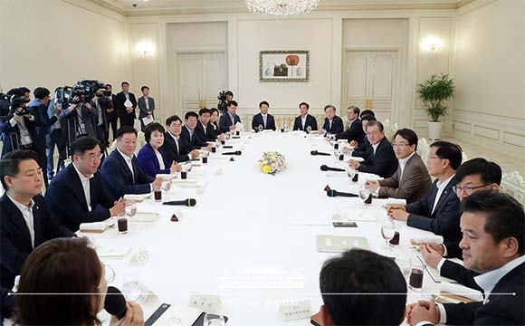 청와대, 더불어민주당 원내대표단 초청 오찬 간담회