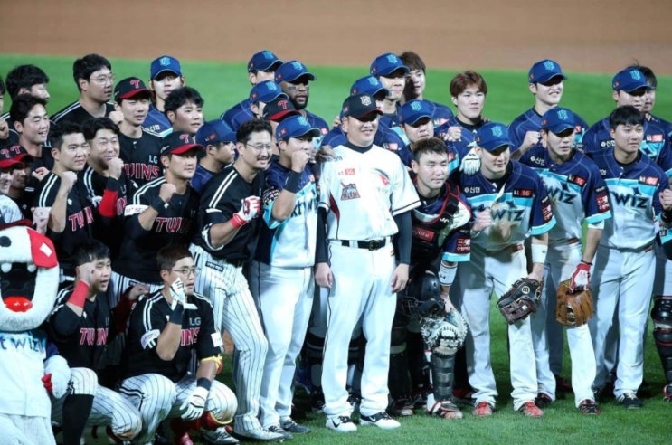'국민 우익수' 이진영 은퇴식! 박용택 마수걸이 홈런포, 채은성 그랜드슬램! 켈리 10승 달성