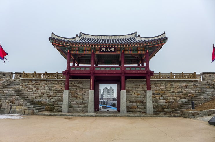 홍주성 역사공원과 홍성군청, 역사의 숨결이 생생한 도시