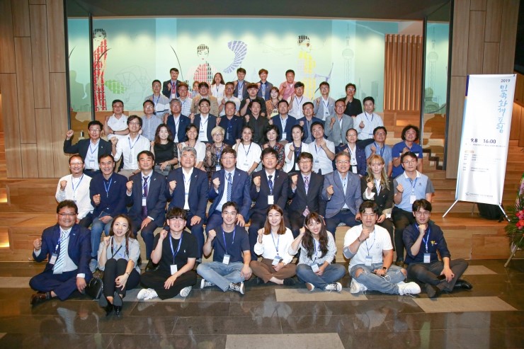 민화협 중국상해협의회(대표상임의장 강동한) ‘2019 민족화해포럼’ 상해에서 개최, 한반도평화 염원, 김홍걸 민화협 대표상임의장, 김진향 개성공업지구지원재단 이사장, 상하이포럼[상해한인신문]