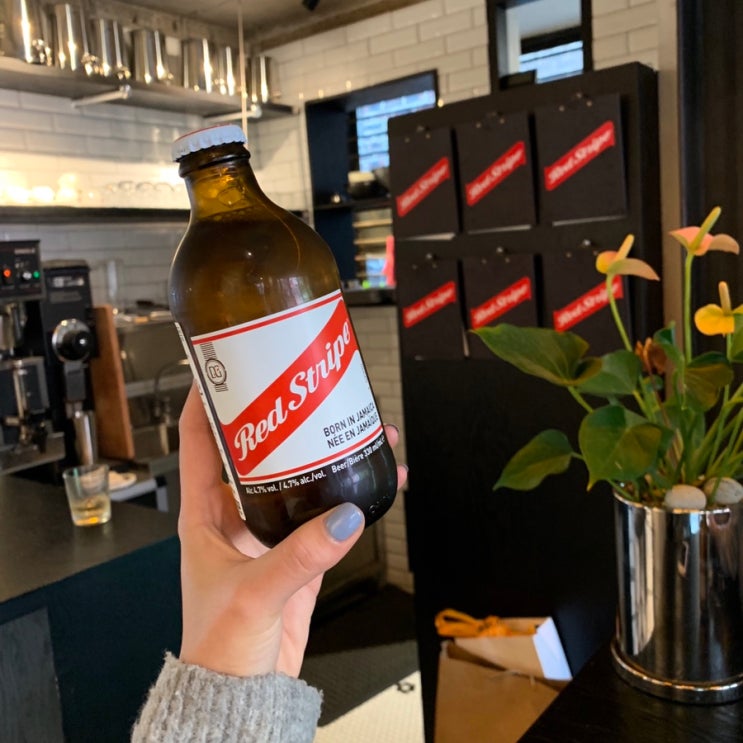 하니 일상기록 #17 - ‘레드스트라이프(Red Stripe)’ 하니가 빠진 자메이카 맥주와 한남동 휘닭버거! 하니 일상기록 #17 - ‘레드스트라이프(Red Stripe)’ 하니가 빠진 자메이카 맥주와 한남동 휘닭버거!