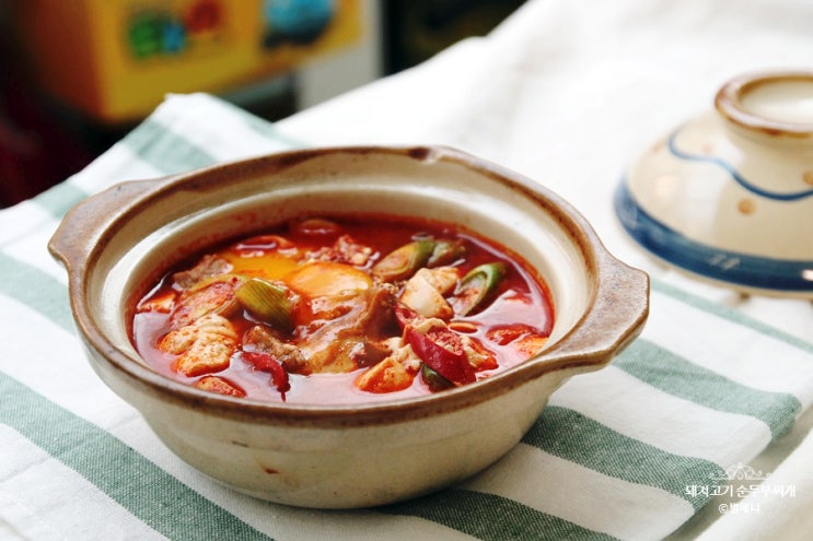 돼지고기 순두부찌개 끓이는법 순두부 간수 빼기 기억하세용~