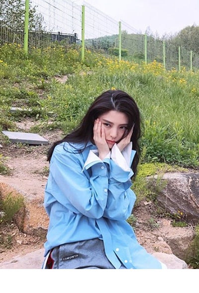 디자이너브랜드 뮤제 르네 블루 셔츠 누가 누가 잘 어울리나~ (한소희 , 김설희, 하나, 신도현)