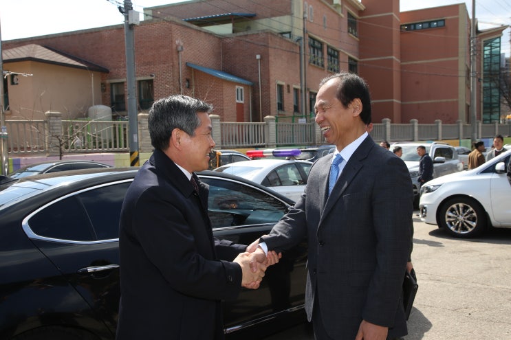 정경두 국방부장관님을 모시고 평화지역 현안 보고 간담회를 진행하였습니다.
