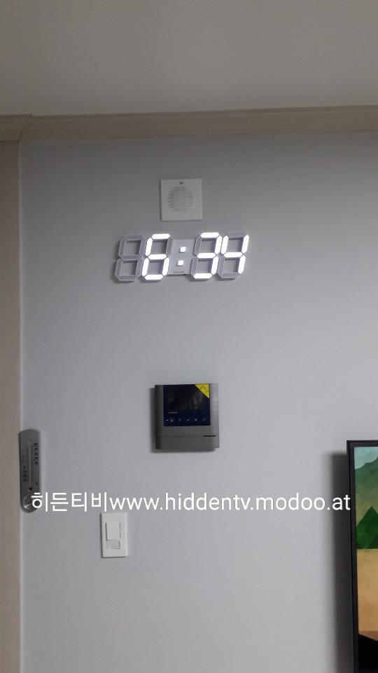 [전주호성주공2차]거실 월패드 위 LED시계설치-히든티비