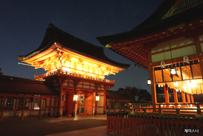 교토 후시미이나리신사, 총 50만원으로 3박4일 오사카, 교토 우정여행 나는 내일, 어제의 너와 만난다, 게이샤의 추억 촬영지