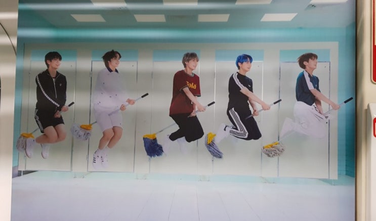 투모로우바이투게더의 웰컴백쇼가 2019년 10월 21일 7시 Mnet에서 생방송된다는 광고를 만났어요^^ 투모로우바이투게더의 웰컴백쇼가 2019년 10월 21일 7시 Mnet에서 생방송된다는 광고를 만났어요^^