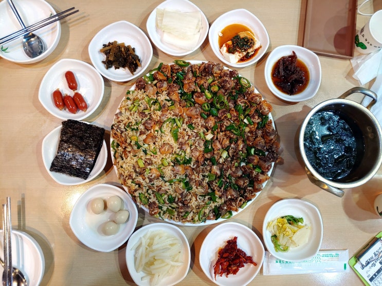 엄지네 포장마차 본점 꼬막무침, 비빔밥 제대로네