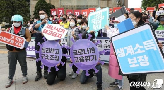 '전국민 고용보험' 얘기가 부담스러운 자영업자들