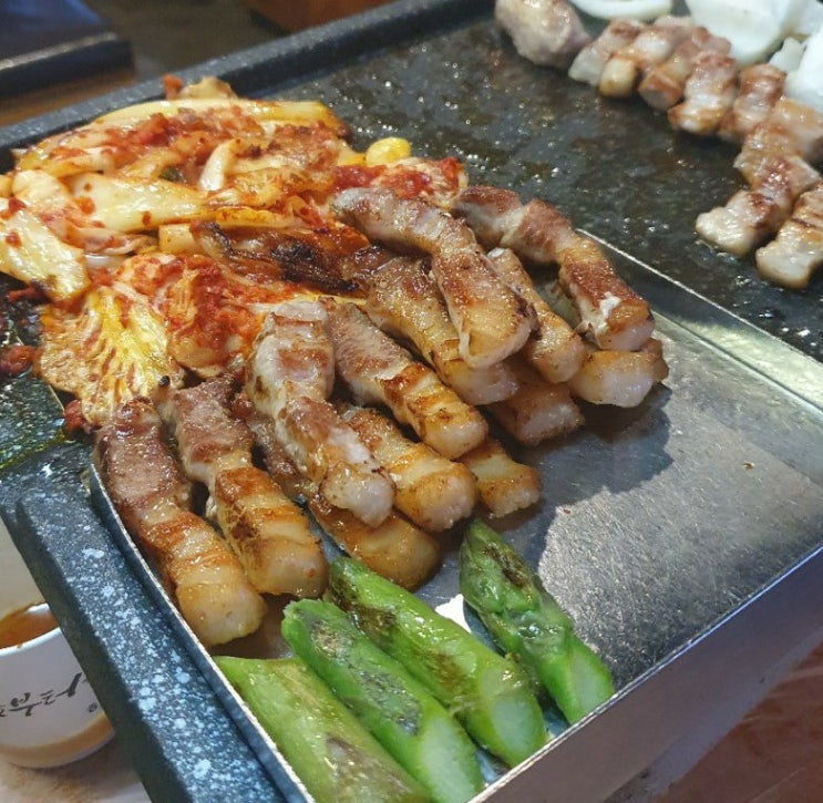 안산 고잔동 삼겹살 하남돼지집 구워주는 고기집이여서 좋다.