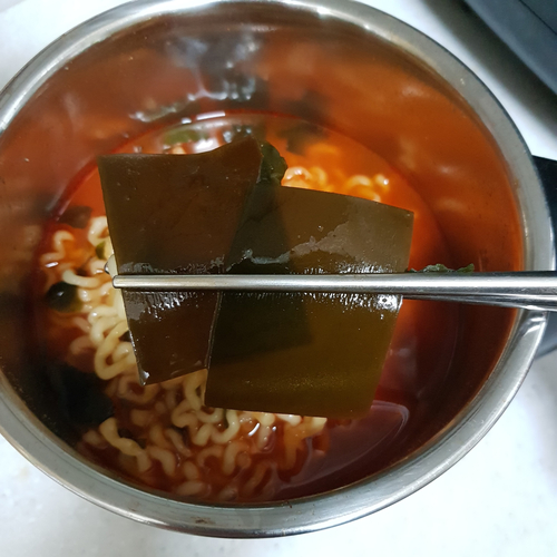 오뚜기 오동통면 한정판 리얼 다시마 2장짜리 라면! 직접 사서 끓여 먹어본 생생후기