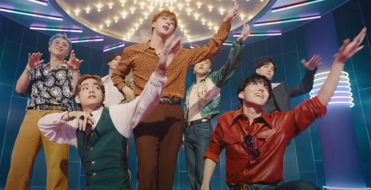 BTS(방탄소년단) 다이너마이트 발표와 해외 아미(팬)들의 까물어칠듯한  리액션 영상 모음들...