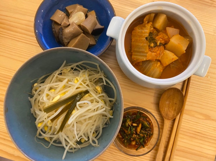 운동하는 비건식단 | 사과 애플망고 그린스무디, 콩나물밥, 달래장, 버섯장조림, 비건 김치찌개, 채식집밥, 하체어깨루틴
