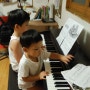 09년_피아노 치기