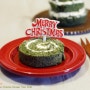 + 크리스마스를 위한 White Chocolate Cream Green Tea Roll Cake +
