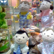 A doll shop (인형가게)