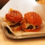 햄버거에 일본 된장 (미소), 생강, 그리고 만두피 튀김이? 저렴한 버거전문 뉴욕 추천맛집 버거 크리에이션스 Burger Creations [그리니치빌리지]