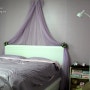 화사한 violet bedroom