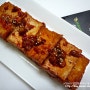 <두부조림> 현미유에 튀겨낸 일본풍 튀긴두부 고소아게로 만들어낸 두부조림.겉은쫄깃 속은부드러움