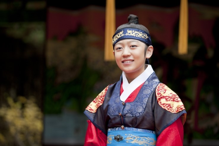 [인수대비 보도자료27] 채상우(단종) 진지희(송이_어린 폐비 윤씨) 빛을 발하는 아역들 : 네이버 블로그