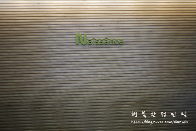 건물입구,로고사인,Naissance