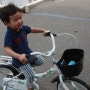 삼촌이 사준 자전거타고 신난 지우!