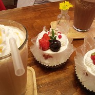 홍대 예쁜 카페 - 카페인플레닛(cafe in planet)