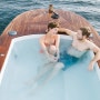 럭셔리한 크루징이 가능한 온수 욕조 보트! The Hot Tub Boat