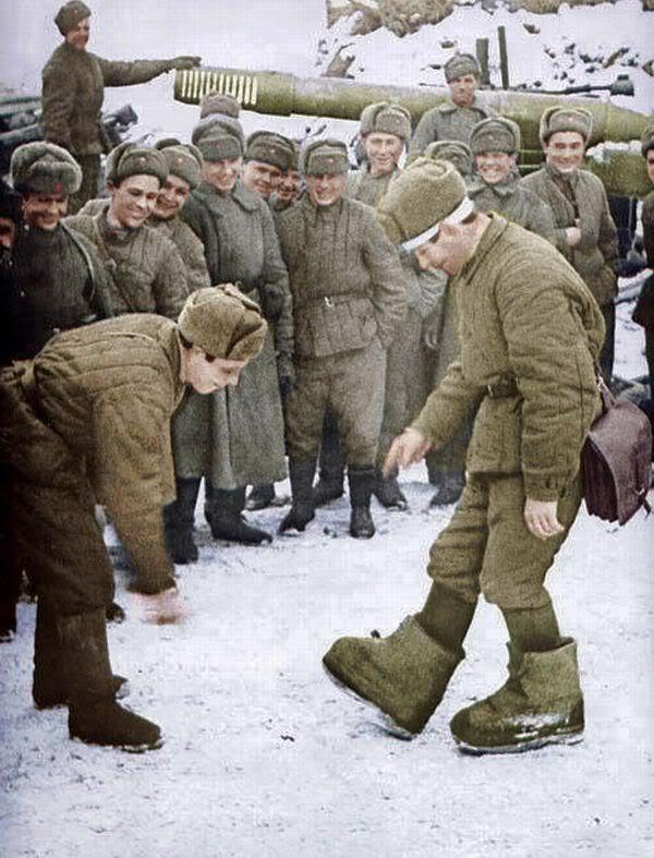 무서운 동상을 방지하기 위해 만든 독일군의 대형 방한화[German Soldiers Huge shoes for ...