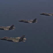 플로리다 인근 공해상에서 편대비행중인 미 공군 F-35A 전투기
