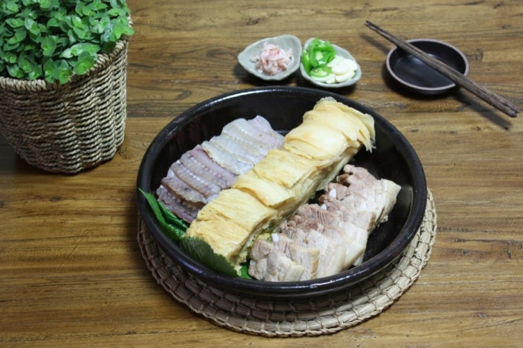 홍어삼합. 삭힌홍어 맛있게 먹는 방법[홍어의효능] : 네이버 블로그
