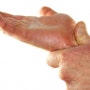 가슴운동 벤치프레스시 손목통증 피하는 방법