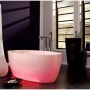 트렌드_Re.s.t Room(레스트룸)/욕실에서 즐기는 컬러테라피_아쿠아매스(Aquamass)의 딥 디라이팅 크로모테라피 욕조(Dip D-Lighting Chromotherapy Tub)