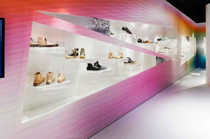 [인테리어, 상업시설] Out of the Box: The Rise of Sneaker Culture exhibition by ...