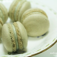 쑥 마카롱 (Mugwort macaron)