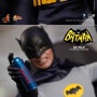 HotToys - Batman (1966): 1/6th scale Batman Collectible Figure