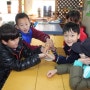 춘천교대부설초등학교 2학년 달반 어린이들이 체험학습을 왔습니다.