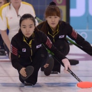 한국 여자 컬링, 홈팀 러시아에 완승